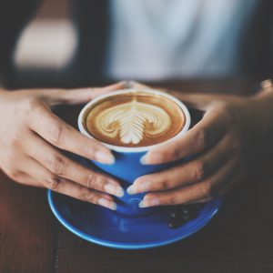Latte Art Rosetta Woman holds Cup